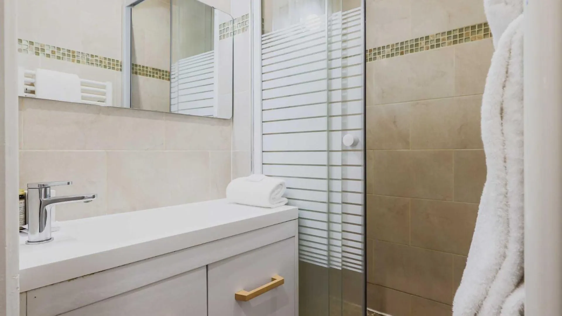 Charming Apartment Marais Paris