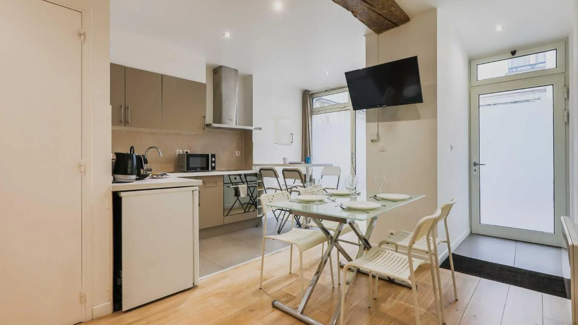 Charming Apartment Marais Paris France